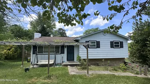 1143 Glade Hill Dr, Knoxville, TN 37909
