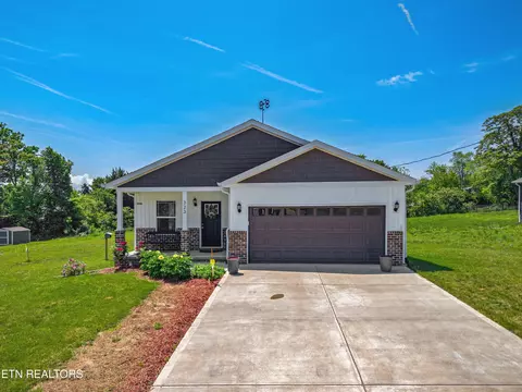 323 Garden Ln, Dandridge, TN 37725