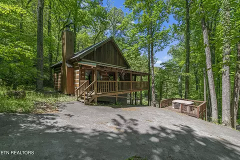 3426 Twin City Way, Pigeon Forge, TN 37863
