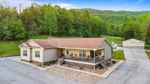 116 Sussex Ln, La Follette, TN 37766