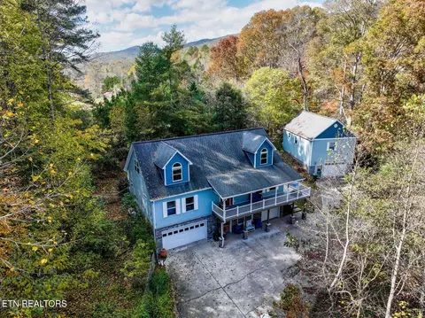 621 W Millers Cove Rd, Walland, TN 37886