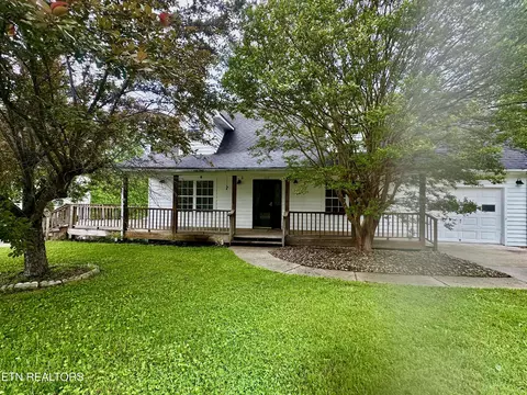 412 Perkins Ln, Jacksboro, TN 37757