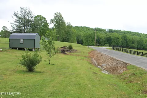 499 Phillips Flats Rd, Oneida, TN 37841