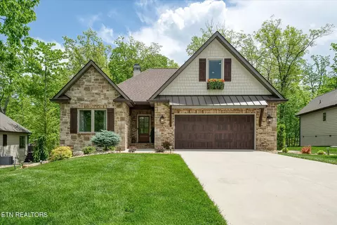 65 Oak Leaf Cir, Crossville, TN 38558