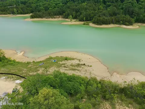 Bay View Pt, Sevierville, TN 37876