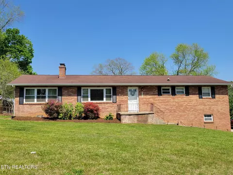 Exterior - 8008 Sharp Rd, Powell, TN 37849 photo 2 of 9