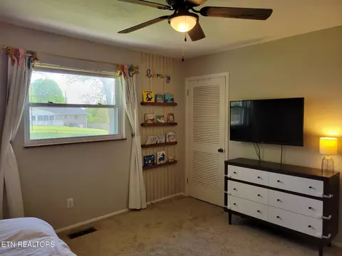 Bedroom - 8008 Sharp Rd, Powell, TN 37849 photo 7 of 7