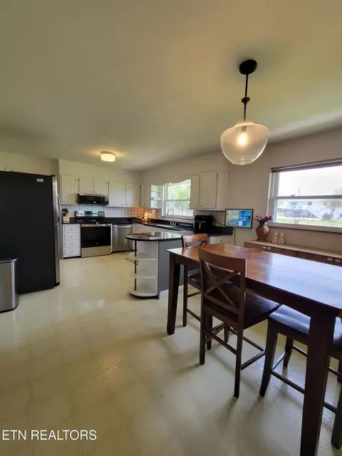 Kitchen - 8008 Sharp Rd, Powell, TN 37849 photo 5 of 11