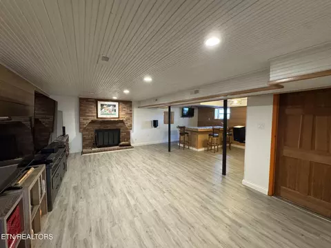 Living - 8008 Sharp Rd, Powell, TN 37849 photo 10 of 10
