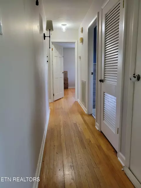 Entry Way - 8008 Sharp Rd, Powell, TN 37849 photo 2 of 2