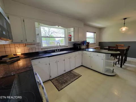 Kitchen - 8008 Sharp Rd, Powell, TN 37849 photo 11 of 11
