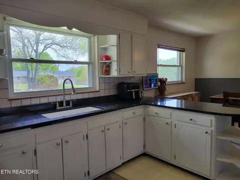 Kitchen - 8008 Sharp Rd, Powell, TN 37849 photo 8 of 11
