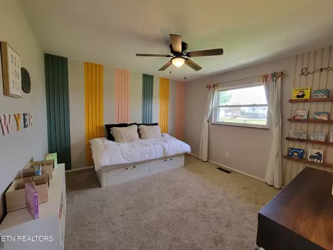 Bedroom - 8008 Sharp Rd, Powell, TN 37849 photo 5 of 7