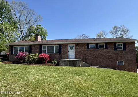Exterior - 8008 Sharp Rd, Powell, TN 37849 photo 3 of 9