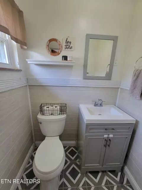 Bath - 8008 Sharp Rd, Powell, TN 37849 photo 1 of 3