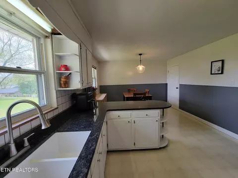 Kitchen - 8008 Sharp Rd, Powell, TN 37849 photo 6 of 11