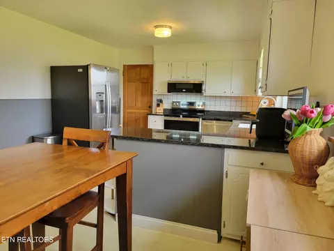 Kitchen - 8008 Sharp Rd, Powell, TN 37849 photo 4 of 11