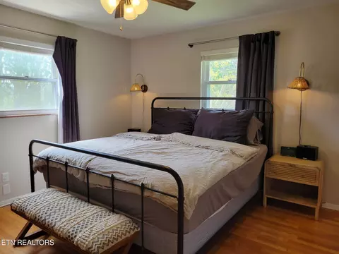 Bedroom - 8008 Sharp Rd, Powell, TN 37849 photo 2 of 7