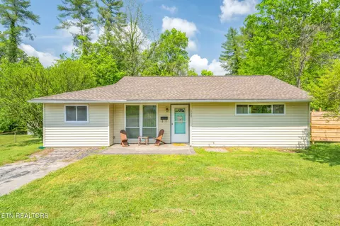 132 W Bryn Mawr Cir, Oak Ridge, TN 37830