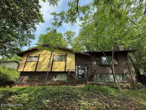 102 Westwind Dr, Oak Ridge, TN 37830