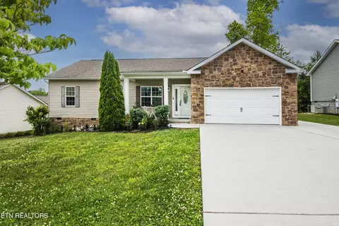 741 Alexis Ln, Lenoir City, TN 37772