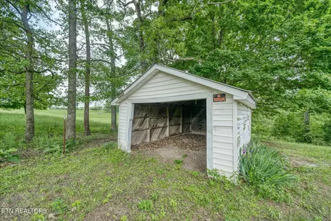 12420 Old Kentucky Rd, Walling, TN 38587 photo 5