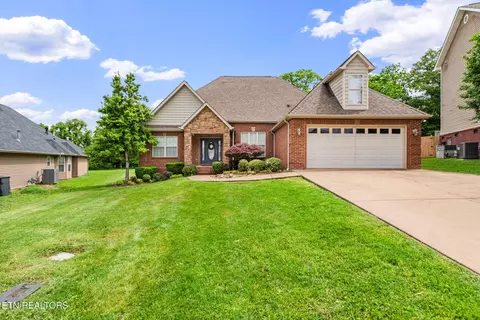 5699 Autumn Creek Dr, Knoxville, TN 37924
