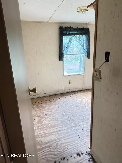 Bedroom - 595 Cross Rd, Bean Station, TN 37708 photo 1 of 2
