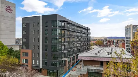 327 W Summit Hill Dr #612, Knoxville, TN 37902