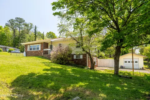 3808 Oakwood Ln, Knoxville, TN 37921