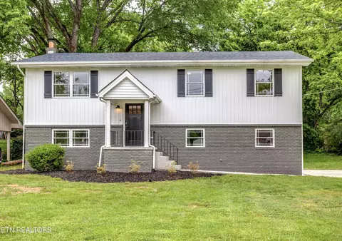 7605 Hawthorne Dr, Knoxville, TN 37919
