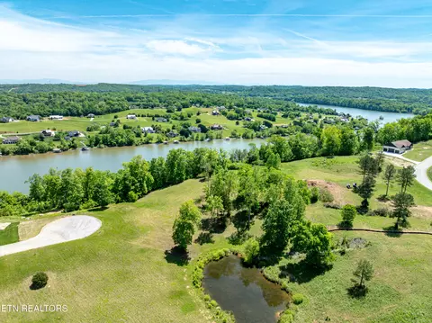 900 Eagle Nest Dr, Loudon, TN 37774
