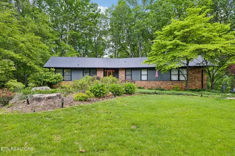 1078 W Outer Dr, Oak Ridge, TN 37830