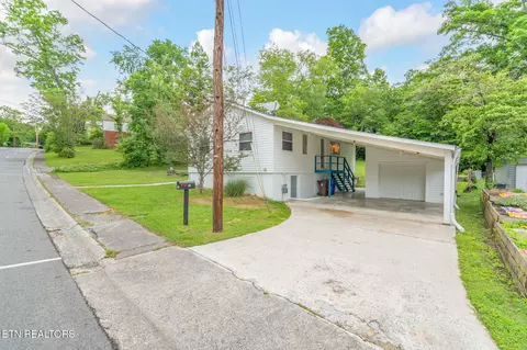 402 Michigan Ave, Oak Ridge, TN 37830