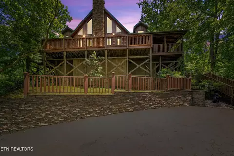 915 Statham Way, Gatlinburg, TN 37738