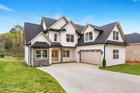 101 Cherry Oak Dr, Oak Ridge, TN 37830
