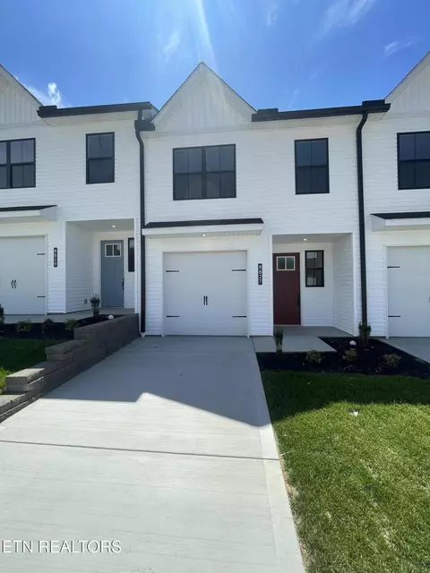 8827 Chapman Trace Way, Knoxville, TN 37920