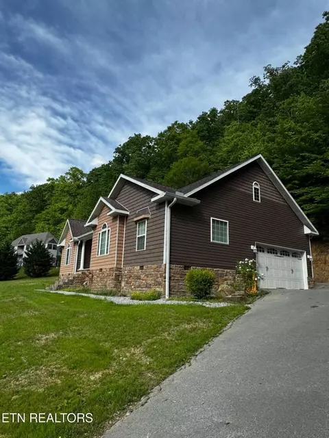 900 Twin Fawn Trl, Middlesboro, KY 40965