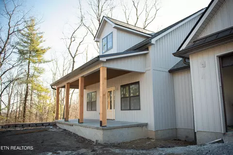 105 Leinster Ln, Crossville, TN 38558
