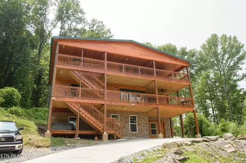 363 Lewis Clabo Rd, Gatlinburg, TN 37738