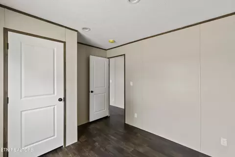 Bedroom - 622 E Barton Ridge Rd, Greeneville, TN 37745 photo 8 of 11