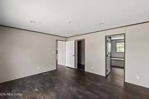 Bedroom - 622 E Barton Ridge Rd, Greeneville, TN 37745 photo 1 of 11