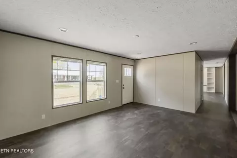 Living - 622 E Barton Ridge Rd, Greeneville, TN 37745 photo 5 of 8