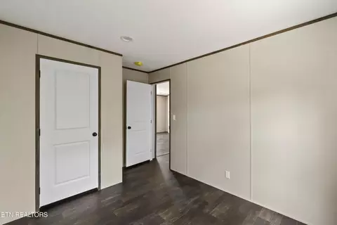 Bedroom - 622 E Barton Ridge Rd, Greeneville, TN 37745 photo 11 of 11