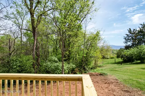 Exterior - 622 E Barton Ridge Rd, Greeneville, TN 37745 photo 6 of 7