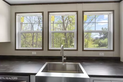 Kitchen - 622 E Barton Ridge Rd, Greeneville, TN 37745 photo 4 of 4
