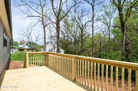 Exterior - 622 E Barton Ridge Rd, Greeneville, TN 37745 photo 7 of 7