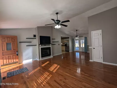 Living - 2512 May Rd, Talbott, TN 37877 photo 2 of 4