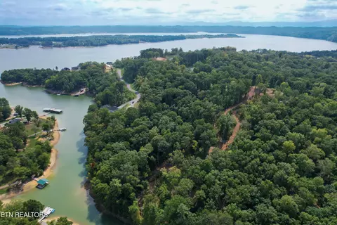 102 Ridgeline Tr, Dandridge, TN 37725