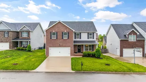 1724 Golden Nugget Ln, Knoxville, TN 37932